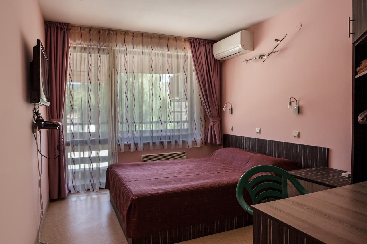 Family Hotel Kipra Exterior photo